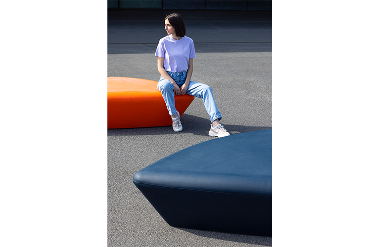 Multimaterial bench Extasi Air for Cities