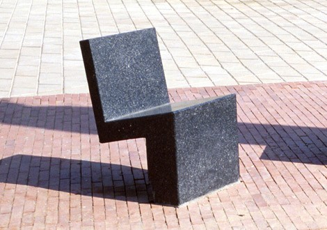NIGRA silla de hormigón pulido negro de Marius Quintana